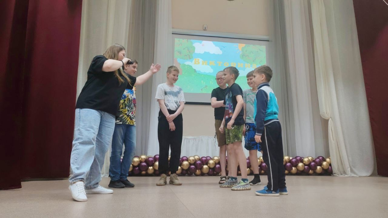 Разнообразие занятий в школьном лагере.