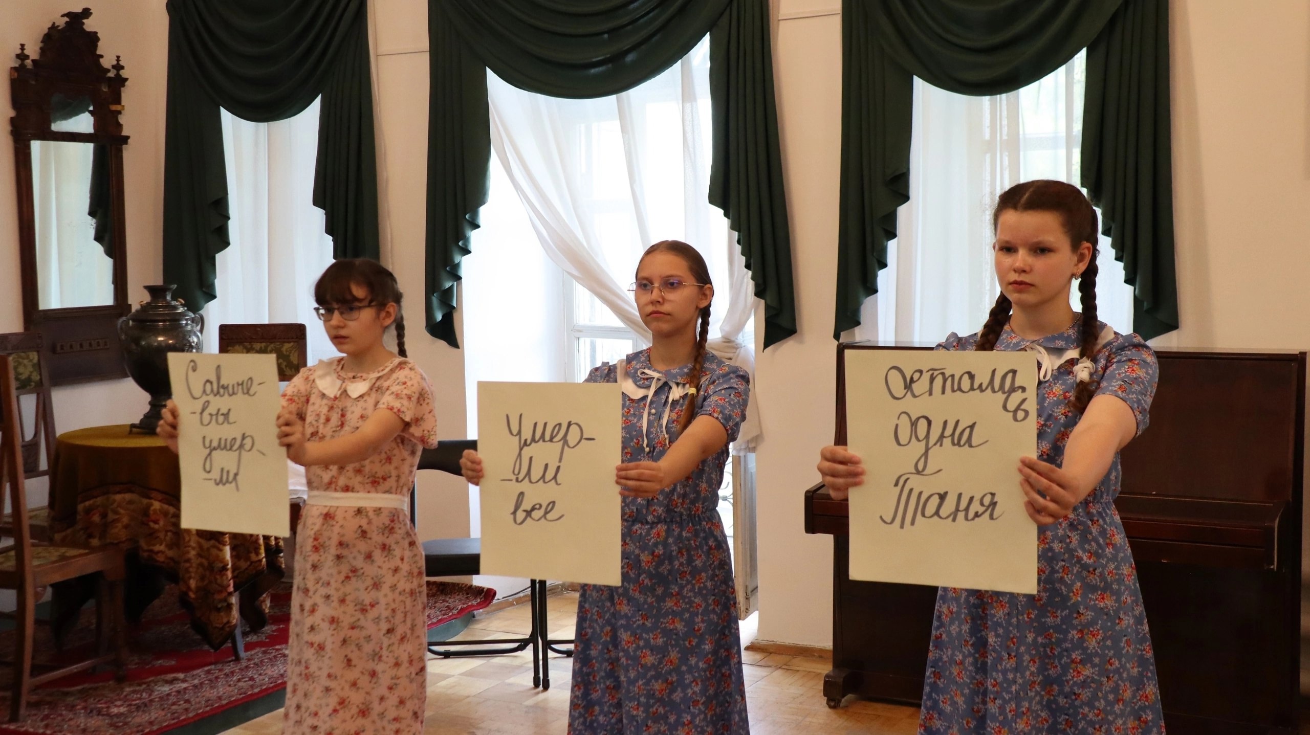 Аплодисменты, слезы и цветы....