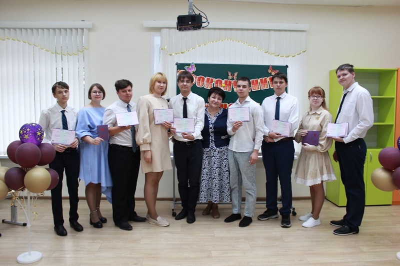 Вручение аттестатов об окончании 9-го класса.